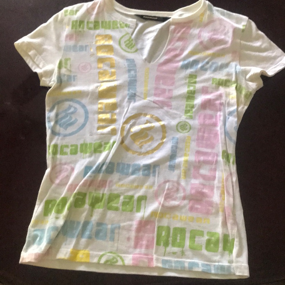 Fitted Tee.